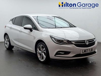 Used Vauxhall Astra SRi 150 HP (110 kW) 2017 White Hatchback