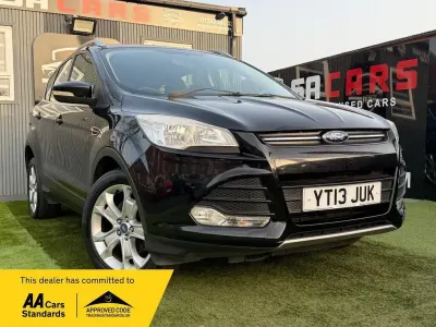 Usado Ford Kuga Zetec 140 CV (102 kW) 2013 Negro SUV