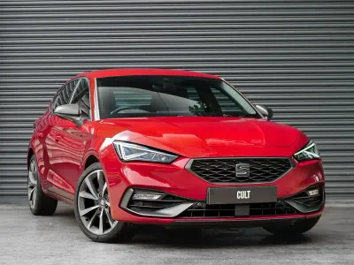 Begagnad Seat Leon FR First Edition 272 HK (200 kW) 2020 Röd Halvkombi