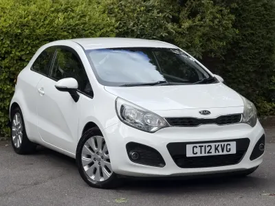 Usado Kia Rio 107 CV (78 kW) 2012 Blanco Utilitario