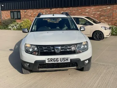 Usado Dacia Duster Prestige 125 CV (91 kW) 2017 Blanco SUV