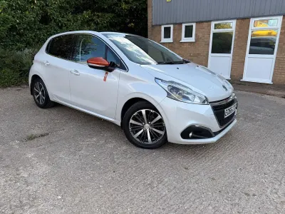 Used Peugeot 208 Roland Garros 2016 White Hatchback