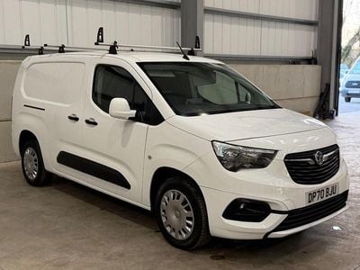 Begagnad Vauxhall Combo Sportive 100 HK (73 kW) 2020 Vit Minibuss