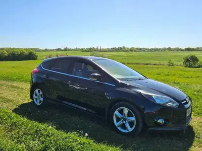 Begagnad Ford Focus Zetec 2013 Svart