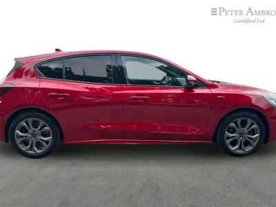 Używany Ford Focus ST-Line 153 KM (112 kW) 2023 Czerwony Hatchback