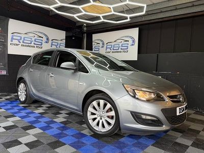 Used Vauxhall Astra 115 HP (84 kW) 2014 Silver Hatchback