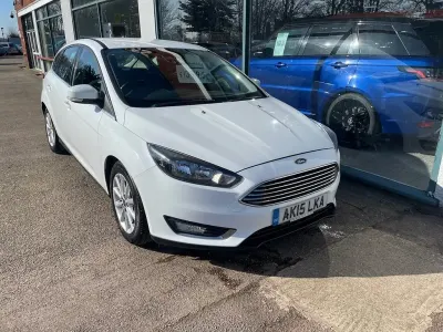 Used Ford Focus Titanium 125 HP (91 kW) 2015 White Hatchback