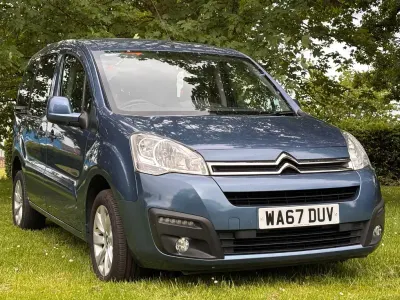 Used Citroën Berlingo Feel 100 HP (73 kW) 2018 Blue MPV