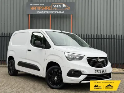 Second-hand Vauxhall Combo Sportive 100 CP (73 kW) 2022 Alb Monovolum