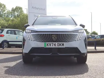 Usado Peugeot 5008 GTi 154 kW (210 HP) 2024 Branco SUV