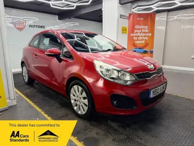 Used Kia Rio 84 HP (61 kW) 2012 Red Hatchback