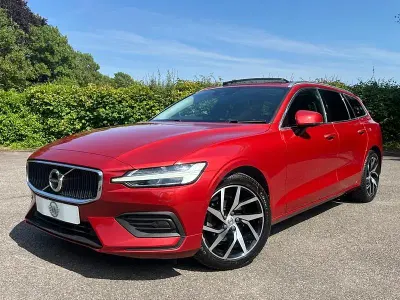 Used Volvo V60 Momentum 190 HP (139 kW) 2019 Red Estate