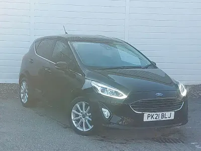 Begagnad Ford Fiesta Titanium 125 HK (91 kW) 2021 Svart Halvkombi