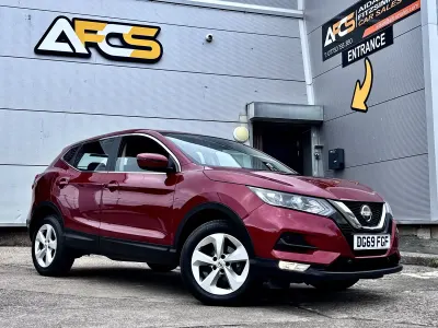 Used Nissan Qashqai Acenta Premium 115 HP (84 kW) 2019 Red SUV