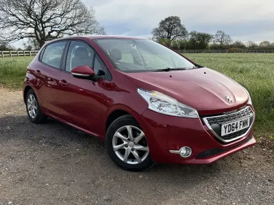 Used Peugeot 208 Active 68 HP (50 kW) 2014 Red Hatchback