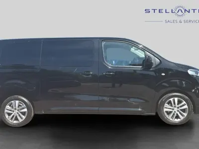 Używany Peugeot Traveller Allure 175 KM (128 kW) 2020 Czarny Minivan