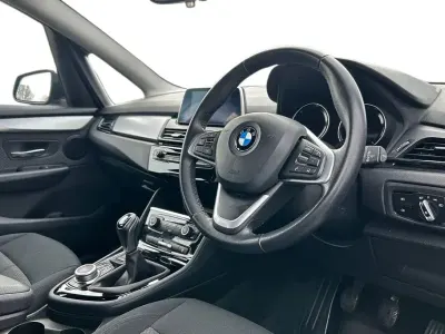 Begagnad BMW 218 Comfort Edition 140 HK (102 kW) 2019 Grå Minibuss