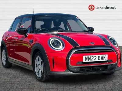 Usado Mini Cooper Classic 136 CV (100 kW) 2022 Rojo Utilitario