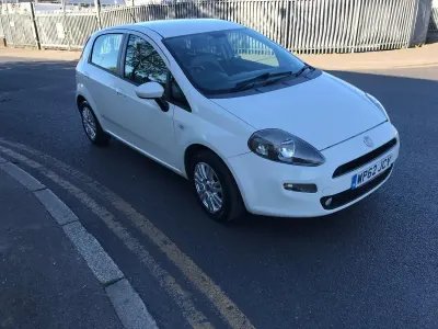 Używany Fiat Punto Easy 69 KM (50 kW) 2012 Biały Hatchback