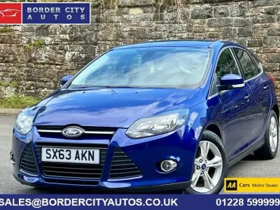 Używany Ford Focus Zetec 125 KM (91 kW) 2014 Niebieski Hatchback
