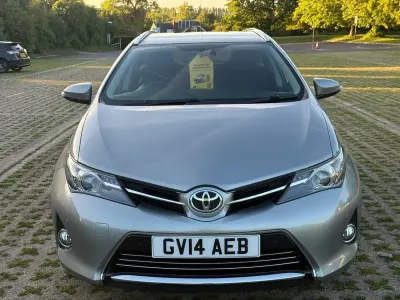 Usado Toyota Auris 132 HP (97 kW) 2014 Cinzento Carrinha