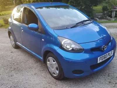 Used Toyota Aygo 67 HP (49 kW) 2010 Blue Hatchback