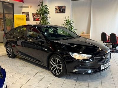 Second-hand Vauxhall Insignia Design Edition 136 CP (100 kW) 2018 Negru Hatchback
