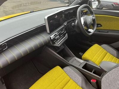 New Renault 5 E-Tech 44 kW (60 HP) 2025 Hatchback