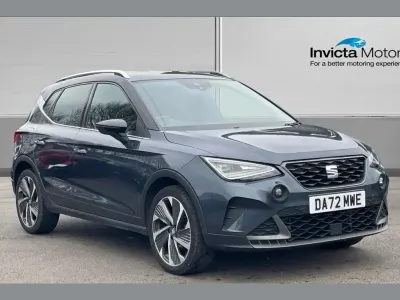 Usado Seat Arona FR 110 CV (80 kW) 2023 Gris SUV