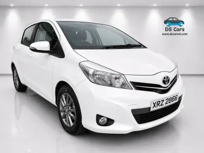 Used Toyota Yaris 99 HP (72 kW) 2014 White Hatchback