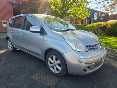 Begagnad Nissan Note Acenta 88 HK (64 kW) 2008 Silver Halvkombi