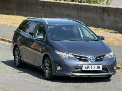 Used Toyota Auris Hybrid