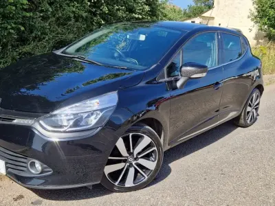 Used Renault Clio Iconic 90 HP (66 kW) 2016 Black Hatchback