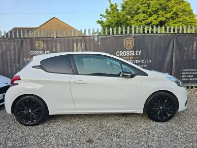 Gebraucht Peugeot 208 2017 Weiß Kleinwagen