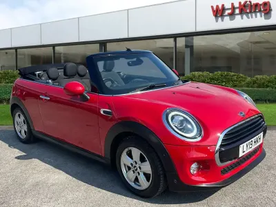 Używany Mini Cooper Cabriolet Classic 136 KM (100 kW) 2019 Czerwony Kabriolet