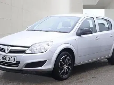 Used Vauxhall Astra Club 138 HP (101 kW) 2010 Silver Hatchback