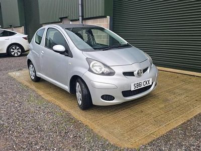 Used Toyota Aygo 68 HP (50 kW) 2011 Silver Hatchback