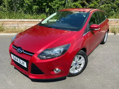 Używany Ford Focus Titanium 140 KM (102 kW) 2014 Czerwony Hatchback