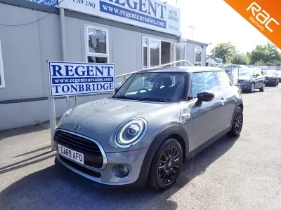 Usado Mini Cooper Classic 136 HP (100 kW) 2019 Cinzento Citadino