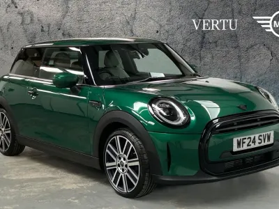 Begagnad Mini Cooper Exclusive 136 HK (100 kW) 2024 Grön Halvkombi