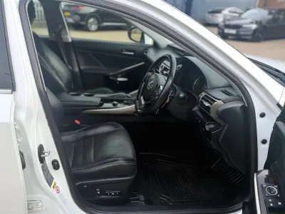 Used Lexus IS300h 223 HP (164 kW) 2014 White Sedan