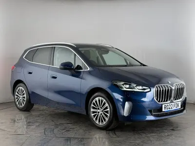 Begagnad BMW 223 Active Tourer Luxury Line 2022 Blå Minibuss