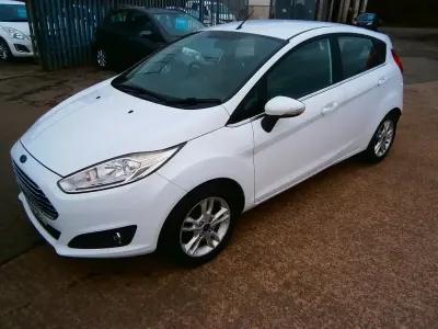 Used Ford Fiesta Zetec 75 HP (55 kW) 2016 White Hatchback