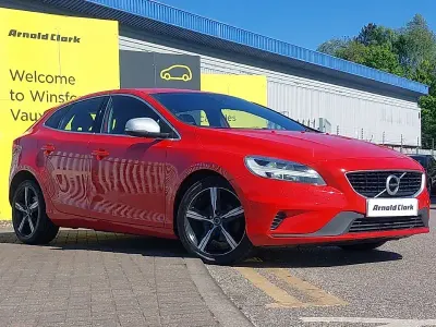Begagnad Volvo V40 R-Design 120 HK (88 kW) 2017 Röd Halvkombi