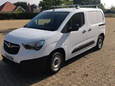 Used Vauxhall Combo Edition 100 HP (73 kW) 2019 White MPV