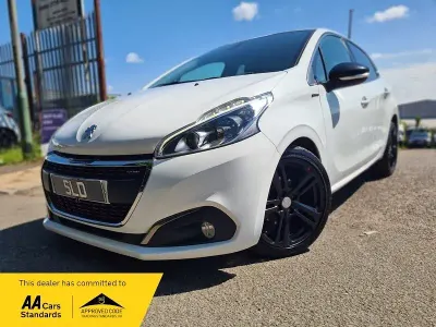 Used Peugeot 208 GT-line 110 HP (80 kW) 2016 White Hatchback