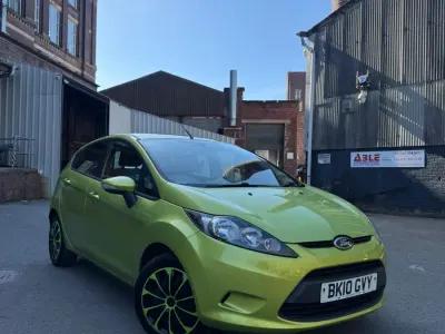 Usado Ford Fiesta 2010 Verde Utilitario