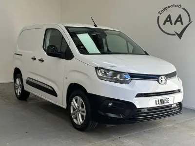 Used Toyota Proace Design 130 HP (95 kW) 2024 White MPV