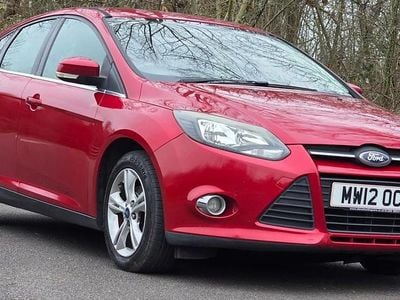 Used Ford Focus Zetec 125 HP (91 kW) 2012 Red Hatchback