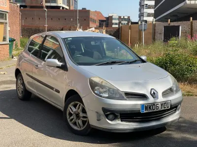 Used Renault Clio II Dynamique 98 HP (72 kW) 2006 Silver Hatchback